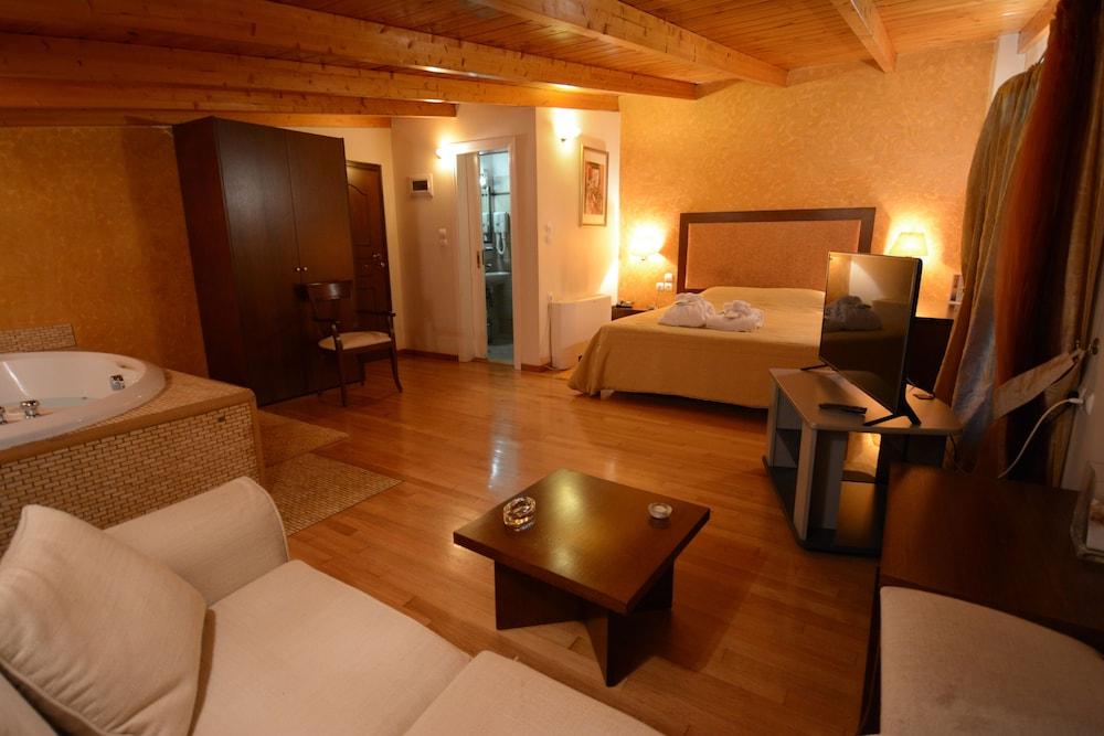 Chris Hotel